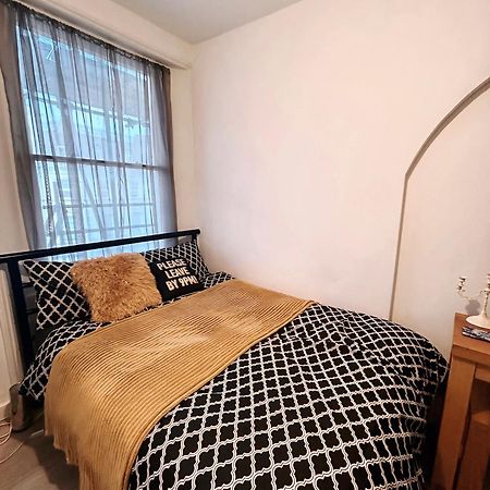 Spacious Studio Flat In London Londres Exterior foto
