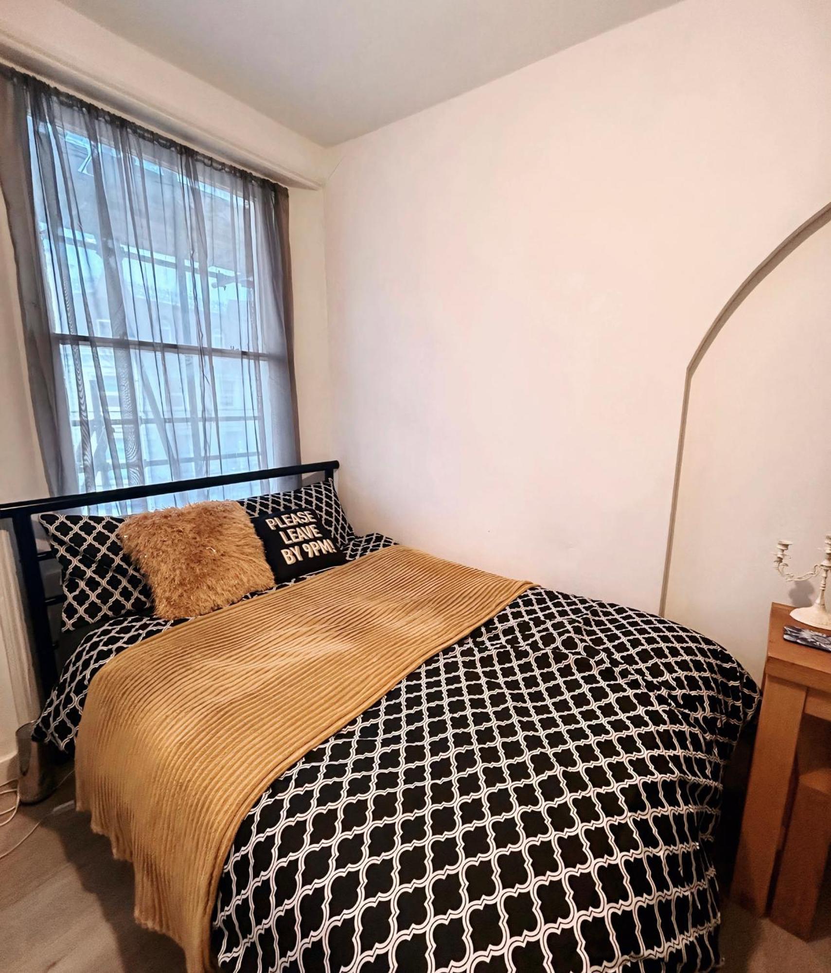 Spacious Studio Flat In London Londres Exterior foto
