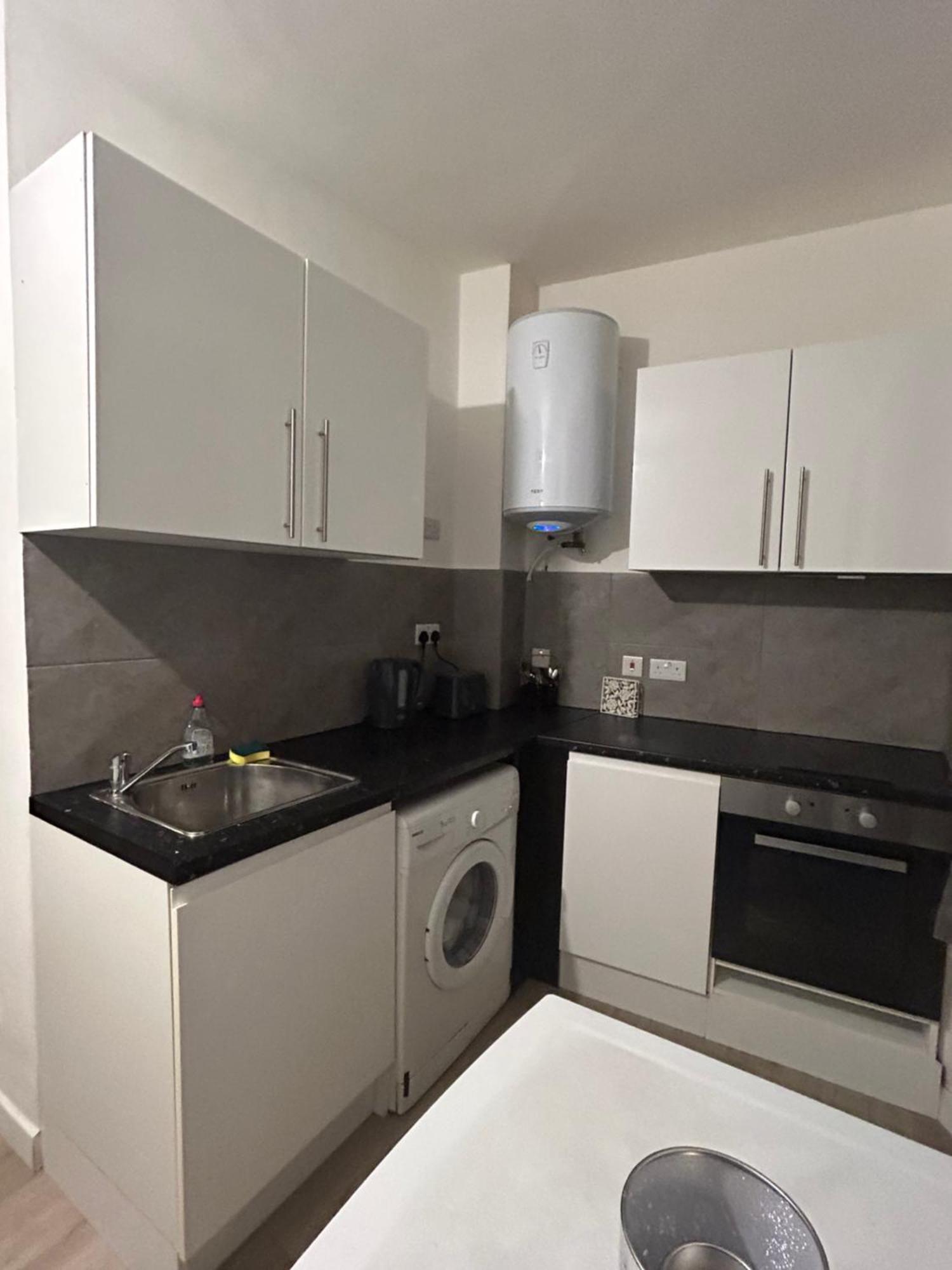 Spacious Studio Flat In London Londres Exterior foto